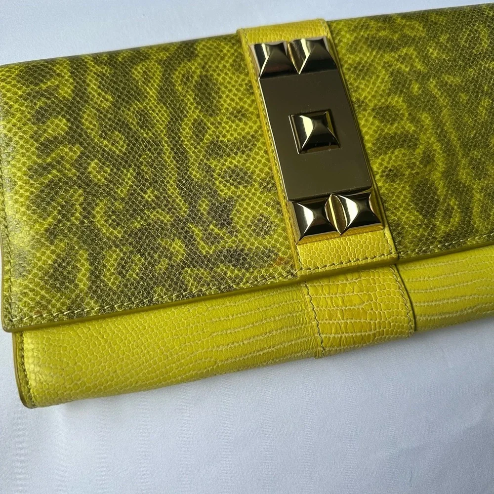 Vince Camuto Two-Toned Pebbled Snake Skin‎ Pattern Clutch Bag
